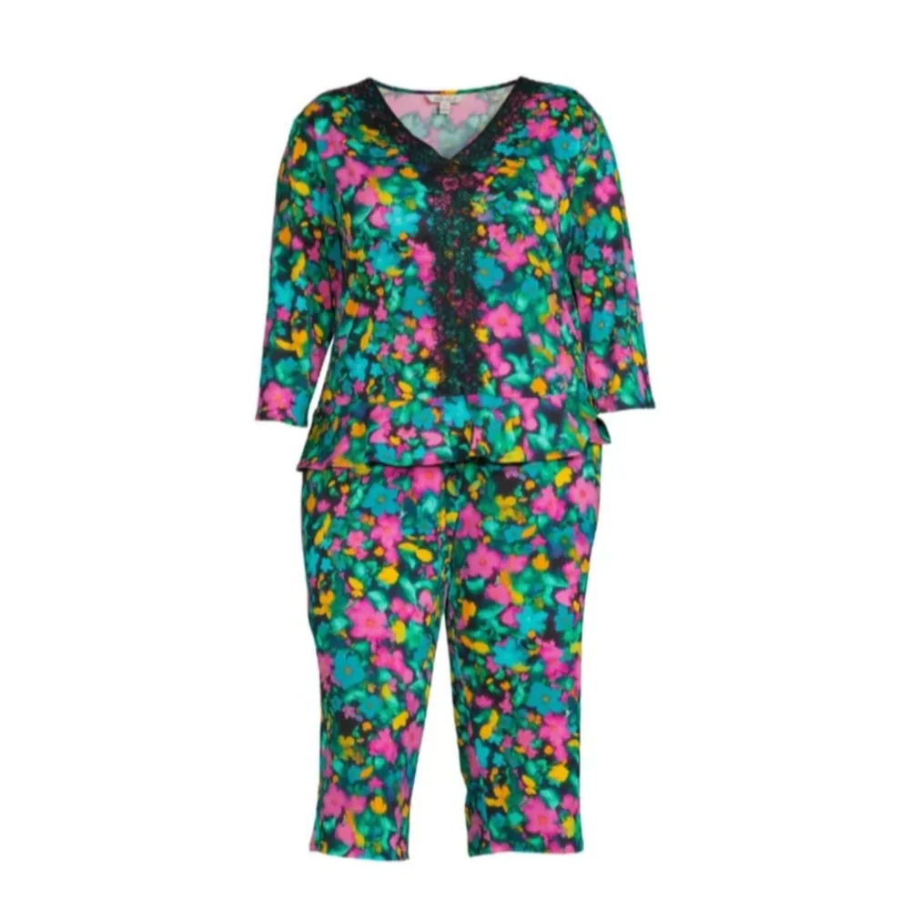 The Pioneer Woman Size (8-10) 3/4 Sleeve V-Neck Top & Cropped Pant Pajama Set
